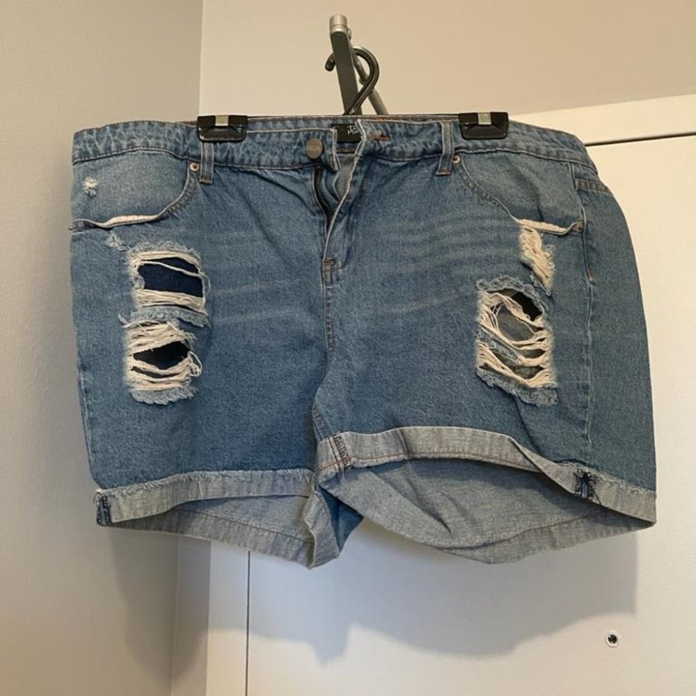 Thread Market Plus Size Denim Shorts Size 22